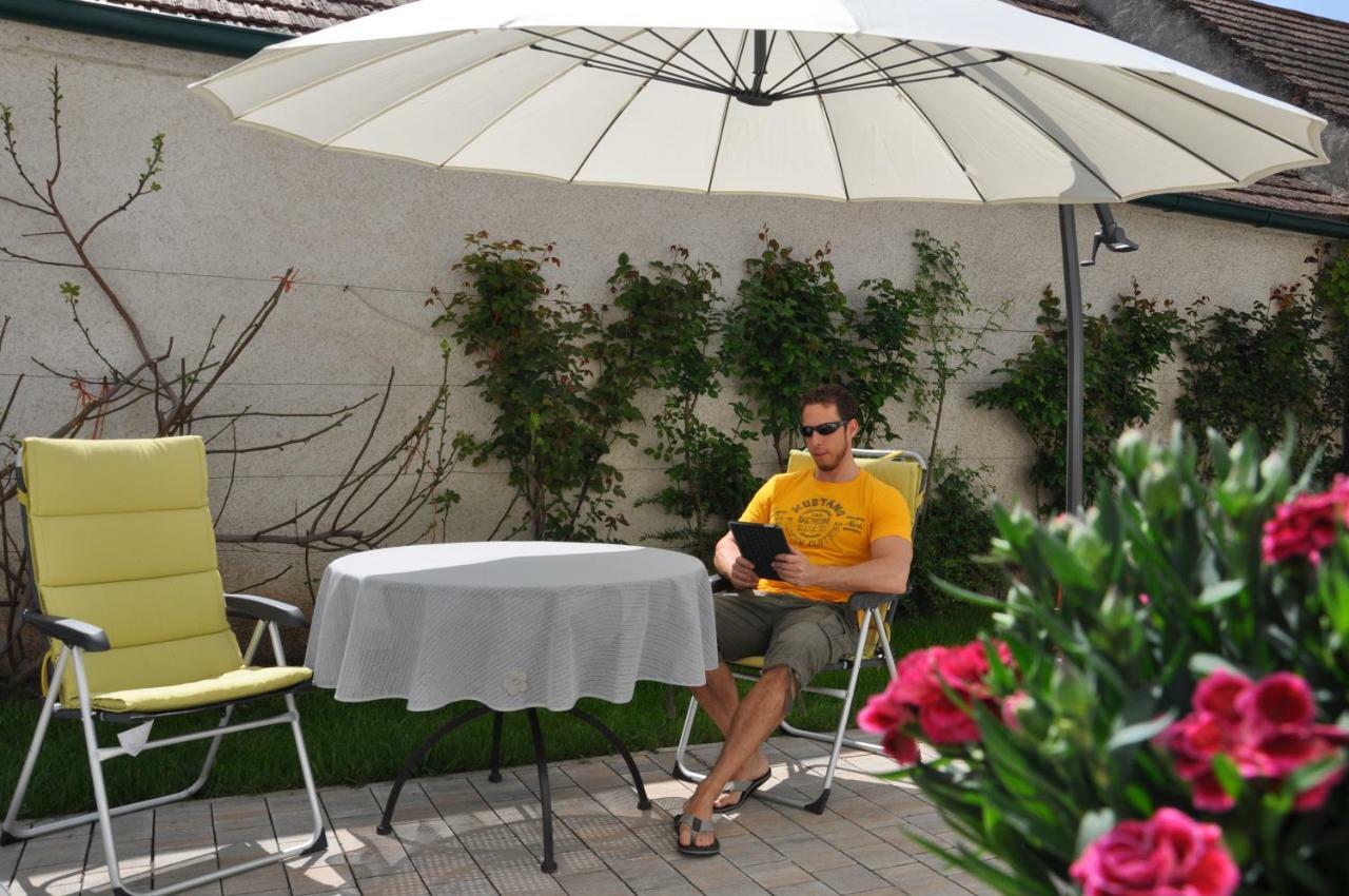 Gaestezimmer Resi Illmitz Exterior foto